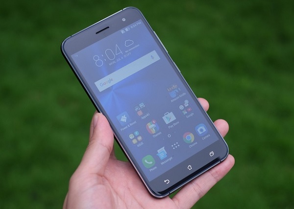 Cạnh dưới Asus Zenfone 3 là 3 phím điều hướng quen thuộc