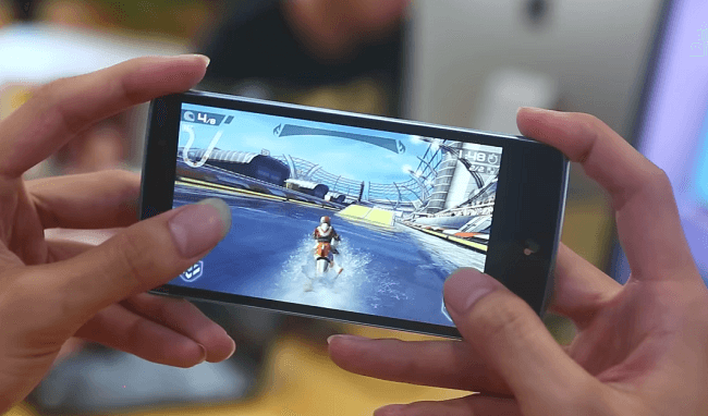 Chiến game thoải mái với LG Disney DM-01G