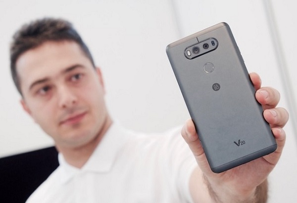 LG V20 giá rẻ có ngôn ngữ thiết kế vuông vức và cứng cáp