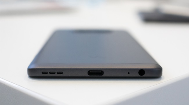 Cạnh dưới LG V20 chính hãng là cổng USB Type-C