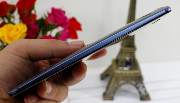 Google Nexus 6 thiết kế cạnh bên