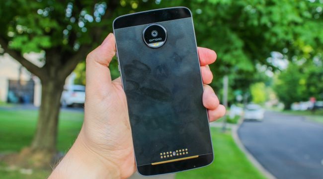 Motorola Moto Z cũ có thể chống nước nhẹ