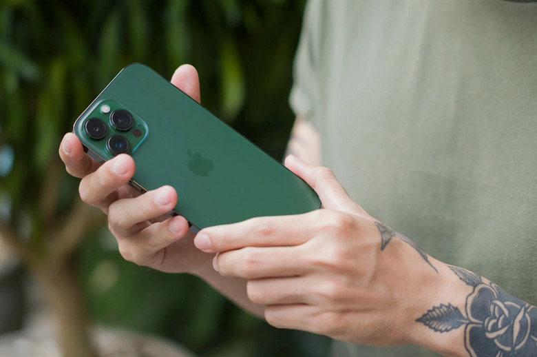 Trên tay iPhone 13 Pro Max màu xanh