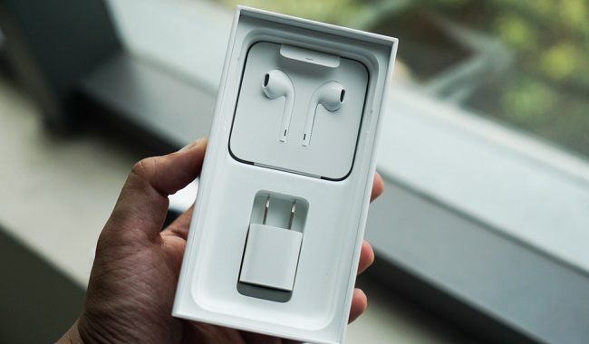 Phụ kiện kèm theo của iPhone 7 Lock Nhật