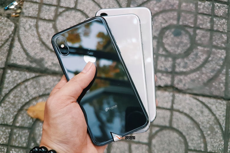 trên tay iPhone X cũ