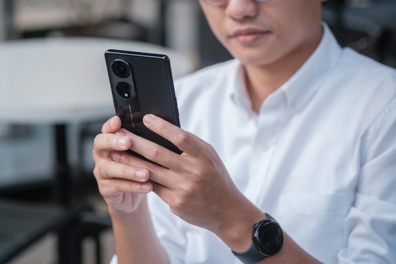 OPPO Reno8 T 5G trên tay đầy đặn, cảm giác thoải mái