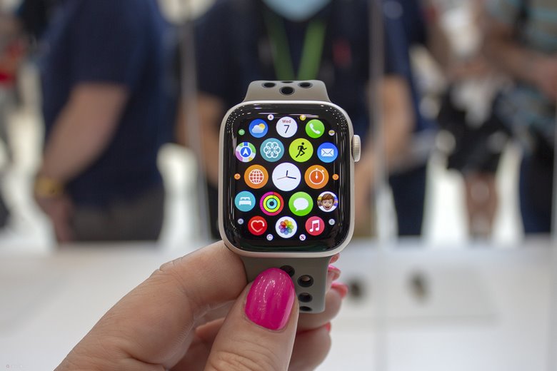 Trên tay Apple Watch SE 2022 đẹp, nhẹ