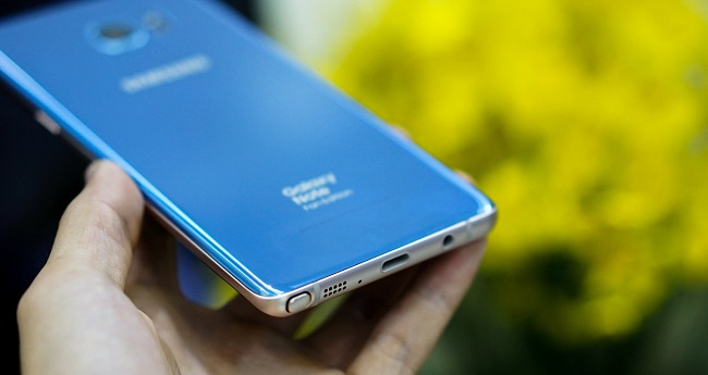 Cạnh dưới Galaxy Note FE