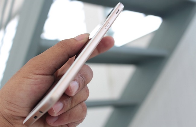 Cạnh phải Samsung Galaxy On5 2016 xách tay