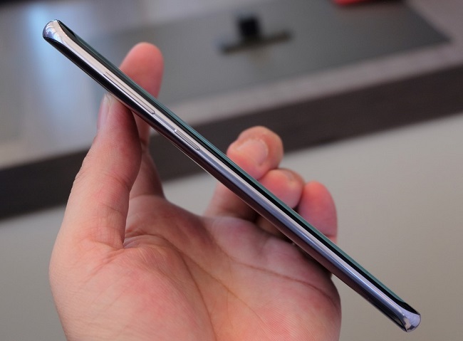 Cạnh trái Samsung Galaxy S8
