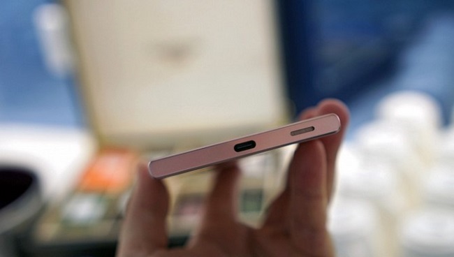 Cạnh dưới Sony Xperia XA1 Ultra