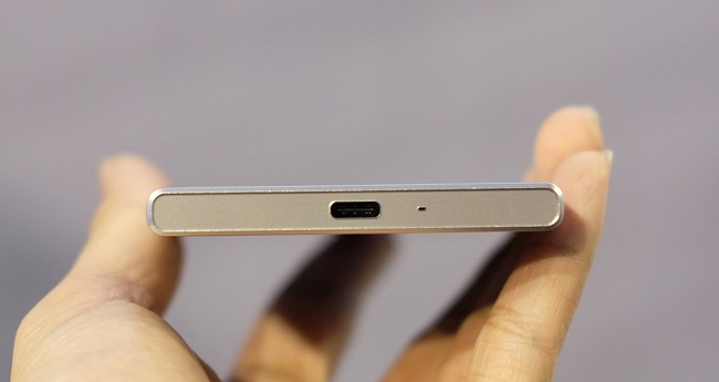 Sony Xperia XZ cạnh dưới