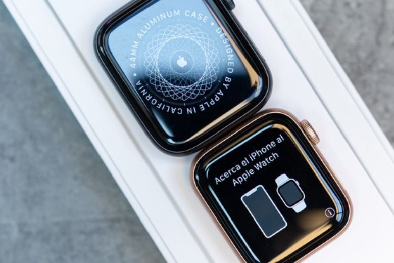 Apple Watch SE 40mm và 44mm