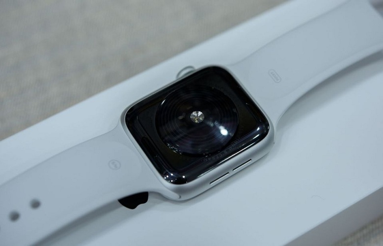 mặt lưng Apple Watch SE
