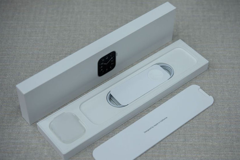 Đập hộp Apple Watch SE