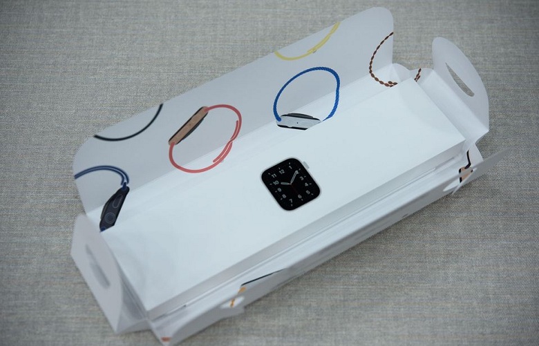 hộp của Apple Watch SE