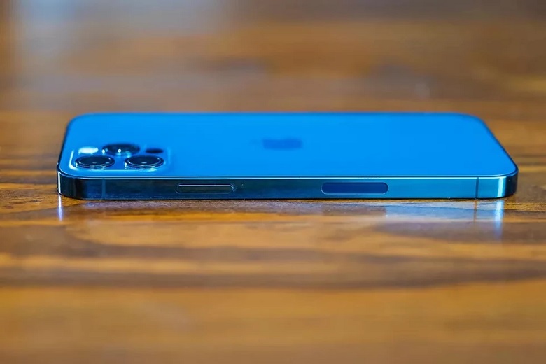 iPhone xanh dương là một sự lựa chọn tuyệt vời cho những người yêu công nghệ hiện đại. Với cấu hình mạnh mẽ, camera chất lượng cao và tính năng tiết kiệm pin, iPhone xanh dương sẽ là một đồng hành đắc lực trong cuộc sống của bạn. Hãy cùng chiêm ngưỡng hình ảnh sản phẩm để trải nghiệm sự xuất sắc của nó trong năm