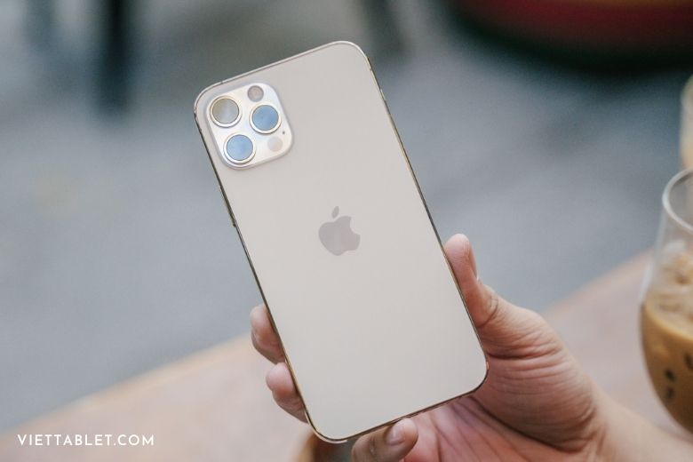 iPhone 12 pro màu vàng gold