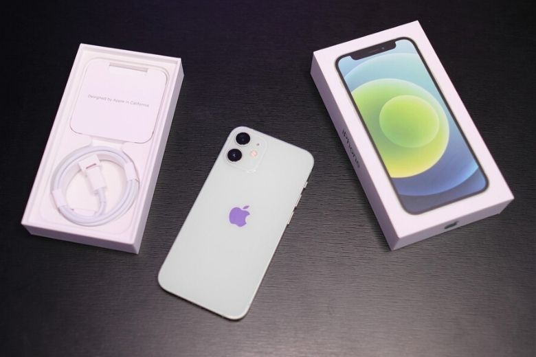 Đập hộp iphone 12 mini đầu tiên tại Việt Nam
