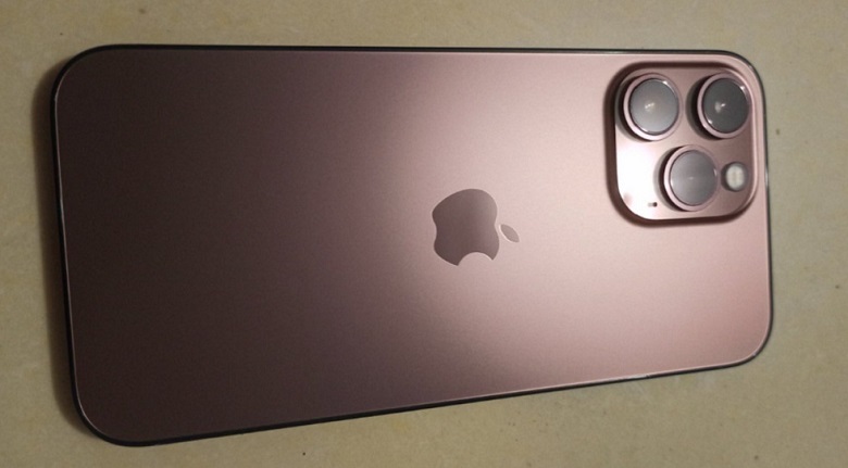 iPhone 13 Pro - màu vàng hồng: Khám phá sự lôi cuốn của chiếc iPhone 13 Pro màu vàng hồng thật sang trọng và đẳng cấp. Với thiết kế đẹp mắt, kính Ceramic Shield chống va đập, camera chất lượng cao, bạn sẽ có trải nghiệm tinh tế và đầy ấn tượng nhất.