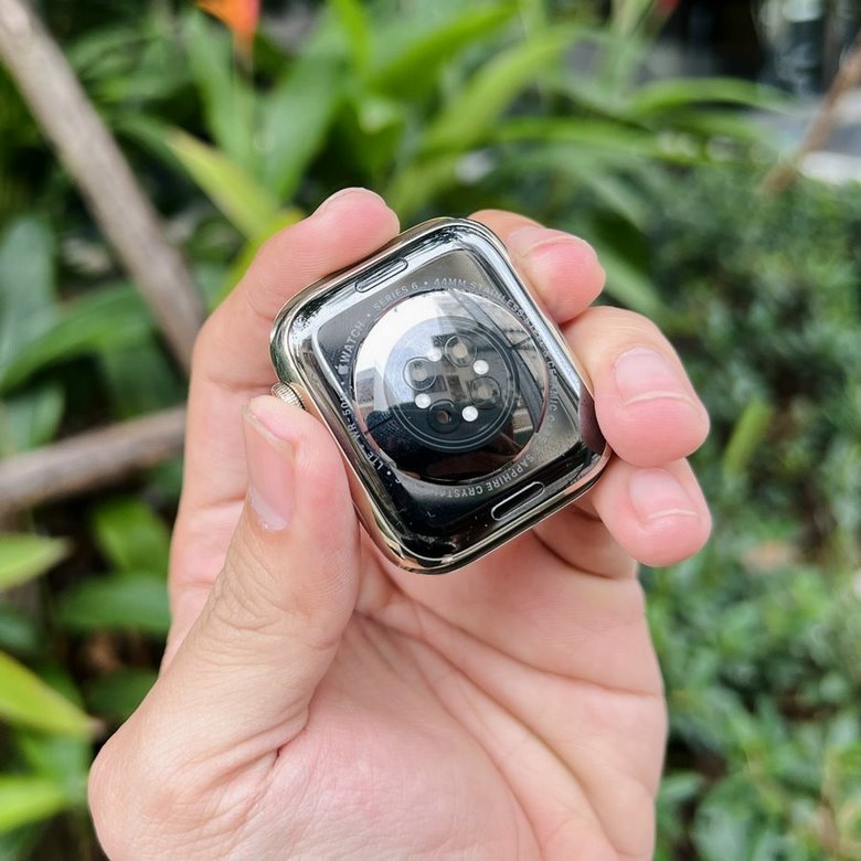Mặt sau đồng hồ