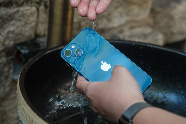 Chọn mua iPhone 13 thay vì iPhone 13 mini ở thời điểm hiện tại?