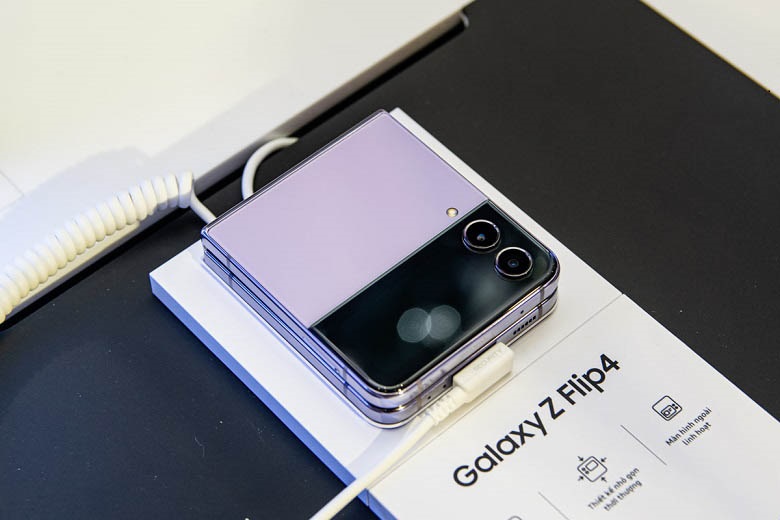 Có nên mua Galaxy Z Flip4 - Sản phẩm này thích hợp cho những ai?