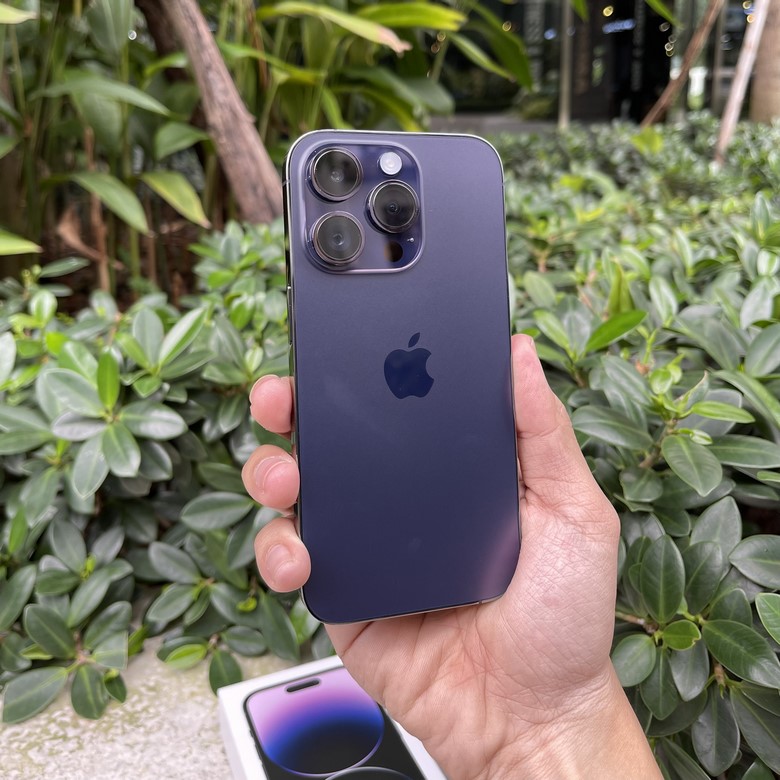 Tại sao lại không sở hữu một chiếc iPhone 14 Pro Max Tím thời thượng? Với giá bán tốt nhất tại Việt Nam, bạn chắc chắn sẽ hài lòng với một trong những sản phẩm tốt nhất của Apple. Hãy xem hình ảnh liên quan để biết thêm chi tiết.