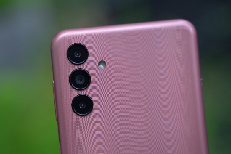 delicate camera of galaxy a04s