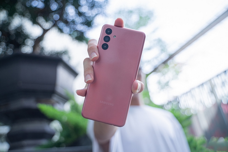 detailed review galaxy a04s