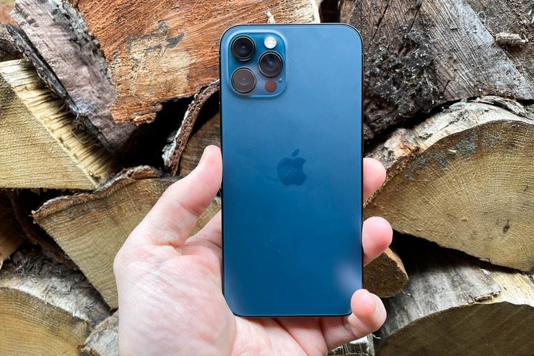 Thiết kế cơ bản, quen thuộc trên iPhone 12 Trôi bảo hành - chưa active