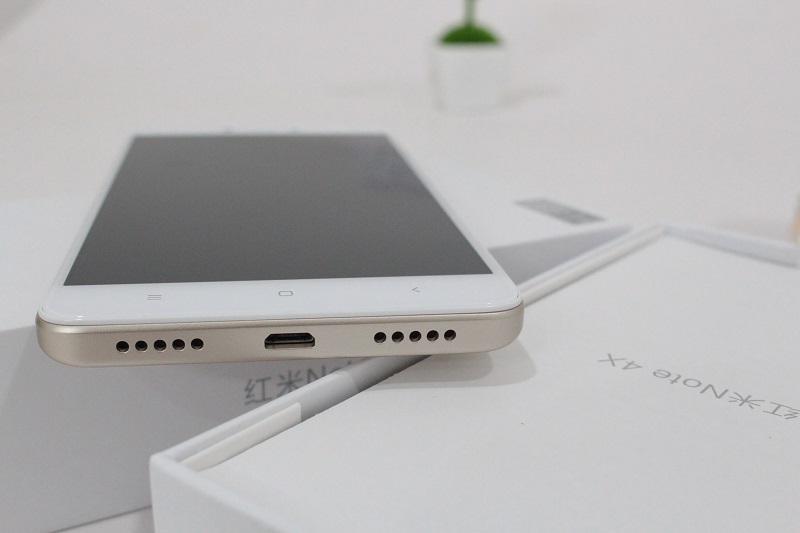 Cạnh dưới Redmi Note 4X