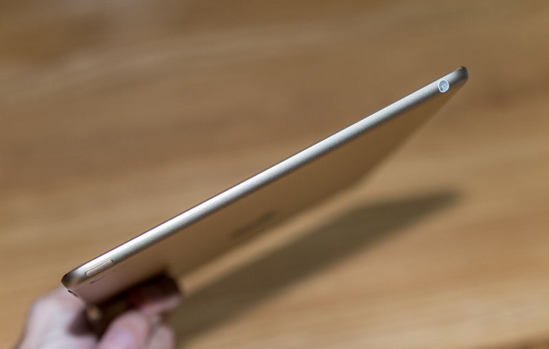 Cạnh trên iPad Air 2