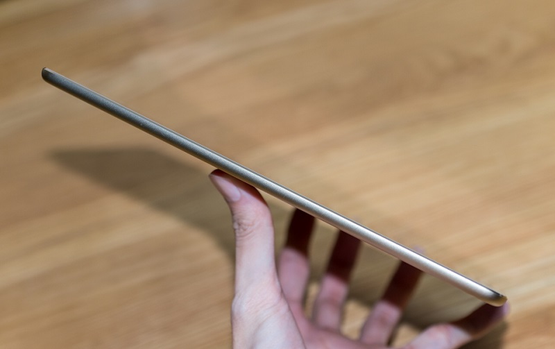 trên tay iPad Air 2
