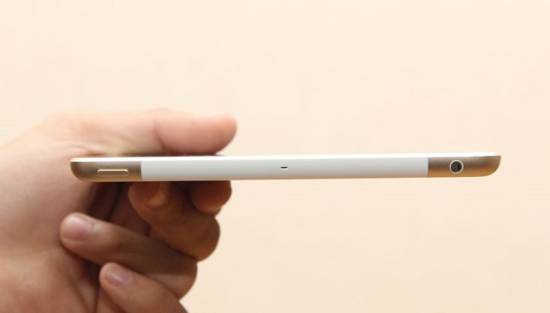 Cạnh trên iPad Mini 3