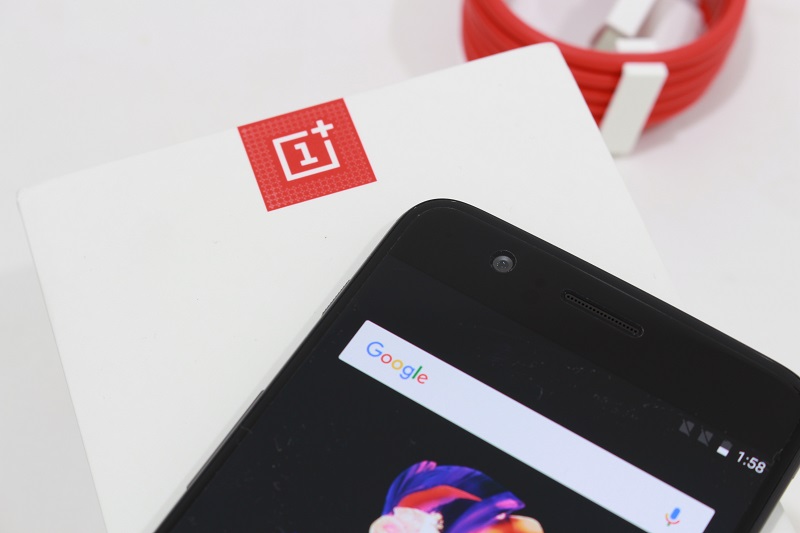 Đập hộp OnePlus 5: Mặt trước