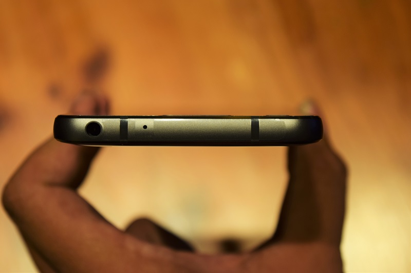 Hình ảnh LG G6: Cạnh trên