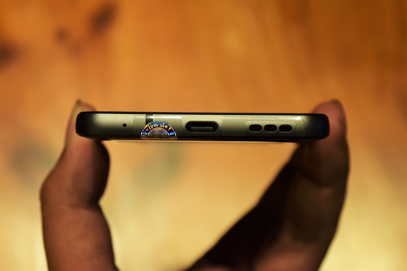 Hình ảnh LG G6: Cạnh dưới