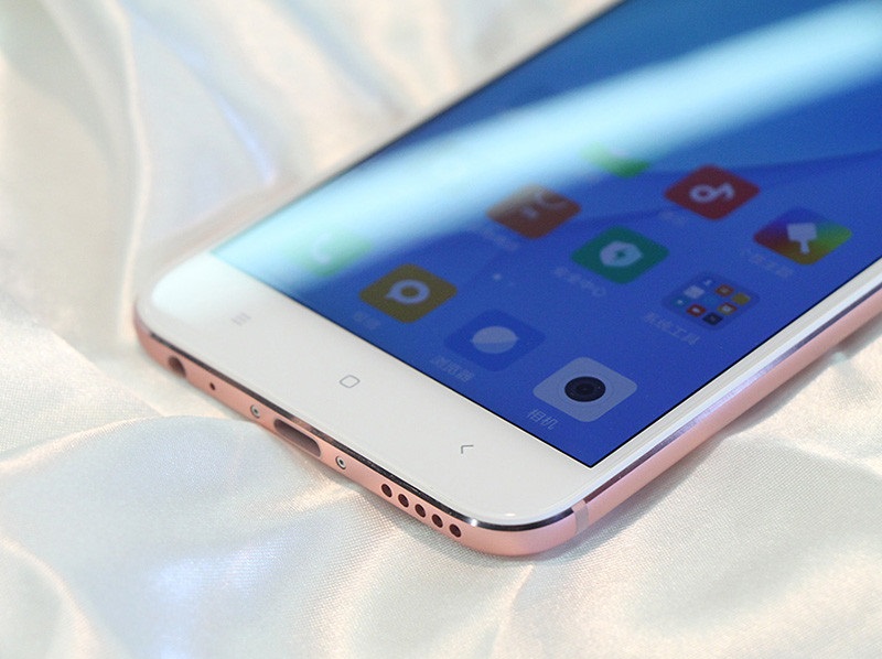 Cạnh dưới Xiaomi Mi 5X