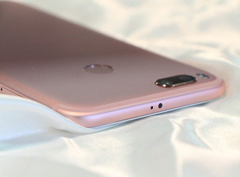Cạnh trên Xiaomi Mi 5X