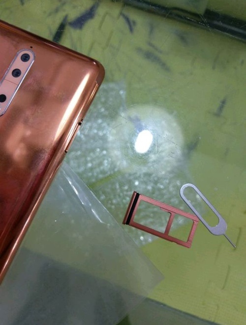 Khe SIM Nokia 8