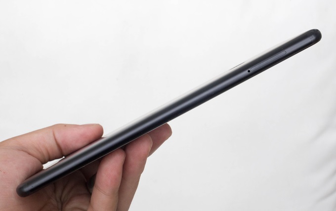 Cạnh trái Xiaomi Mi Max 2