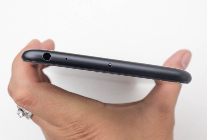 Cạnh trên Xiaomi Mi Max 2