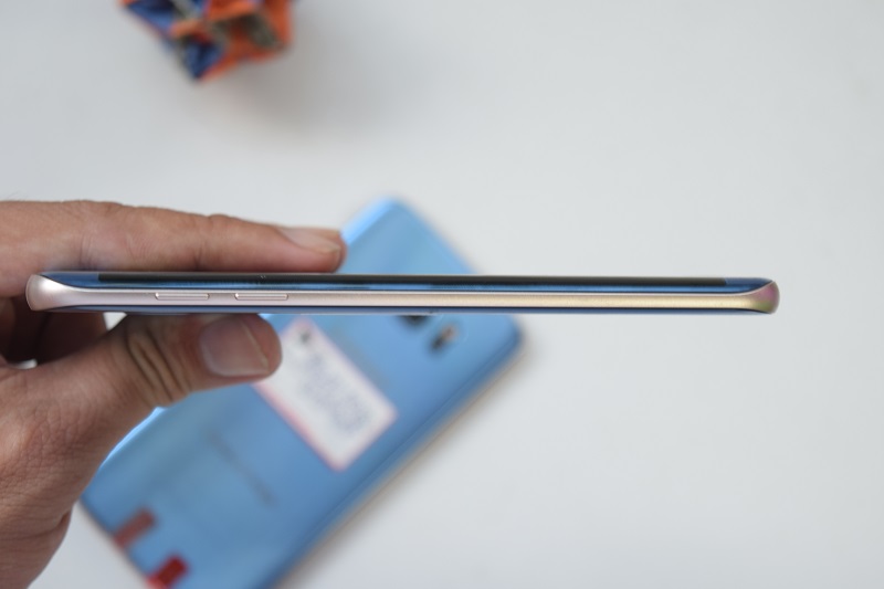 Hình ảnh Samsung Galaxy S7 Edge: Cạnh trái