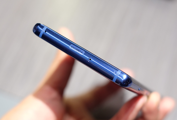 Cạnh trên Samsung Galaxy Note 8