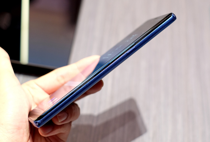 Cạnh bên Samsung Galaxy Note 8