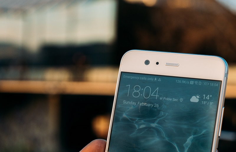 So sánh LG G6 và Huawei P10: Màn hình P10