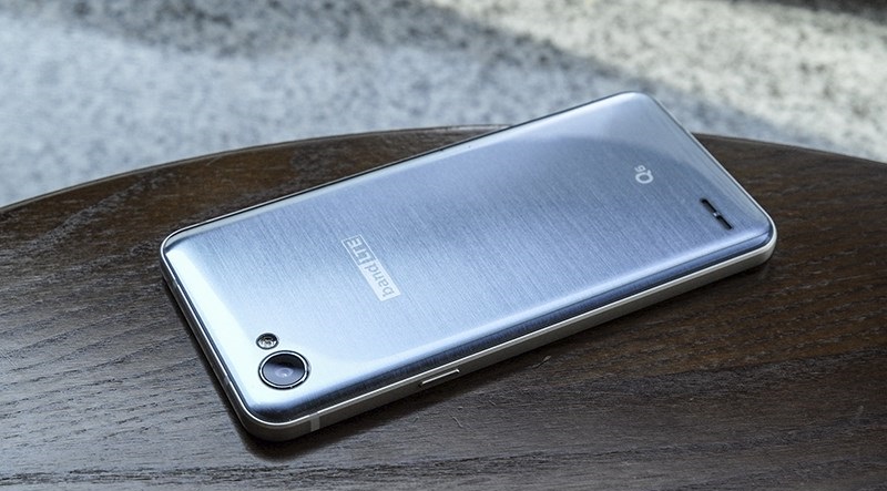 Đập hộp LG Q6: Thiết kế