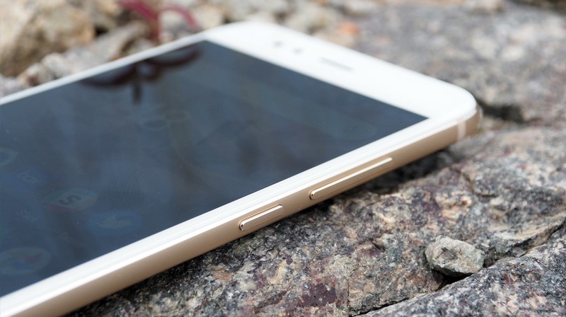 Trên tay Xiaomi Mi A1 Ảnh Xiaomi Mi A1: Cạnh phải