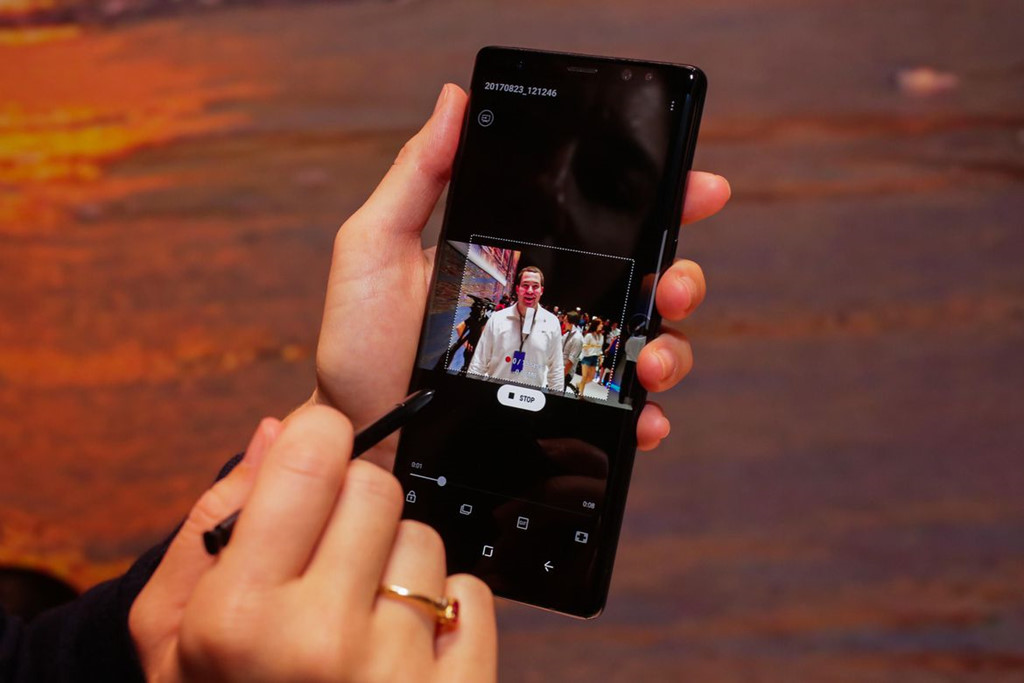 Note 8 cho phép người dùng tạo một ảnh GIF động từ video.